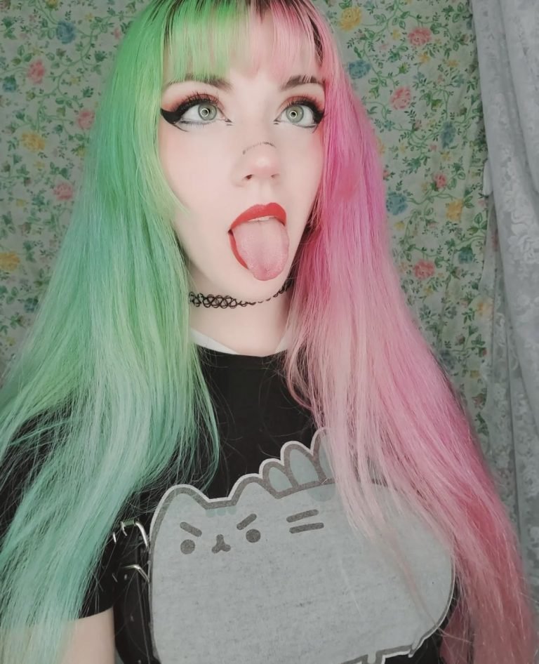 Beautiful colored babe doing ahegao