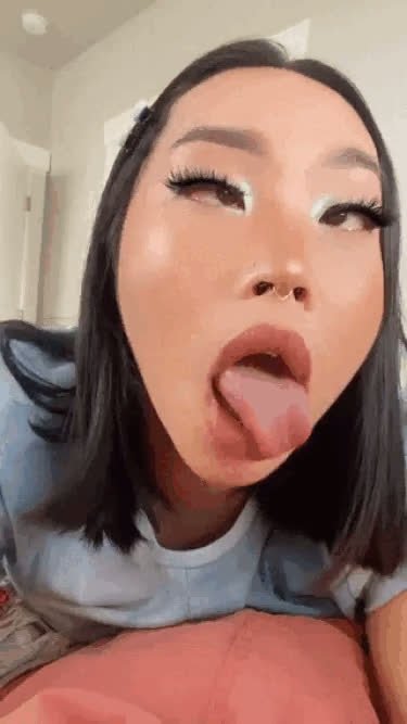 Who loves Japanese girls?