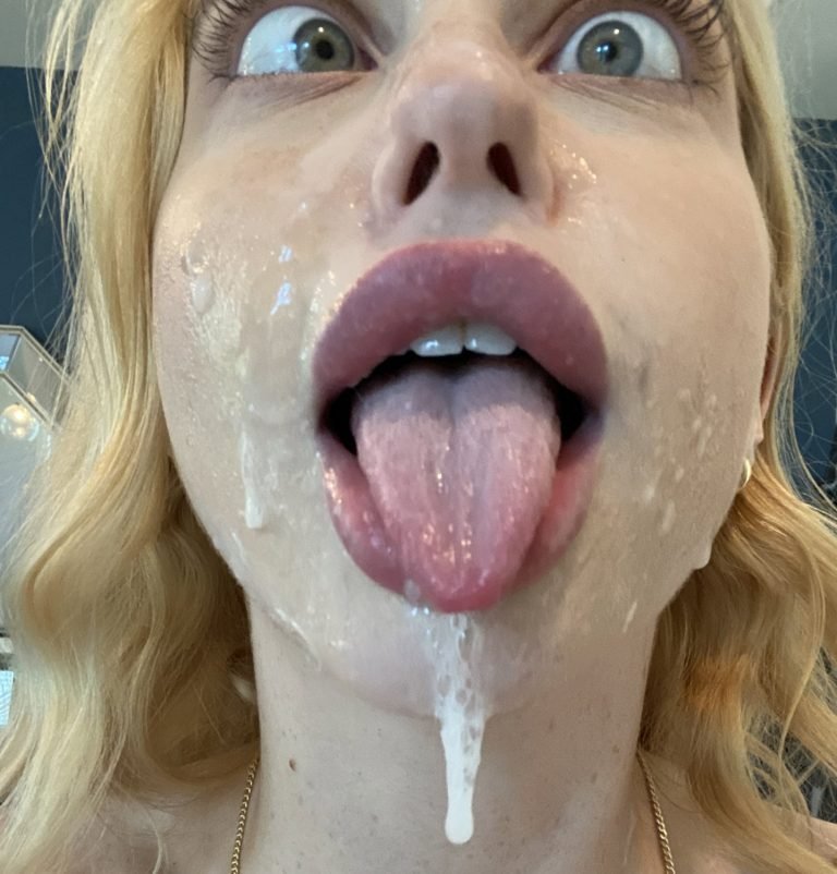 Drooly Chloe in ahegao mode