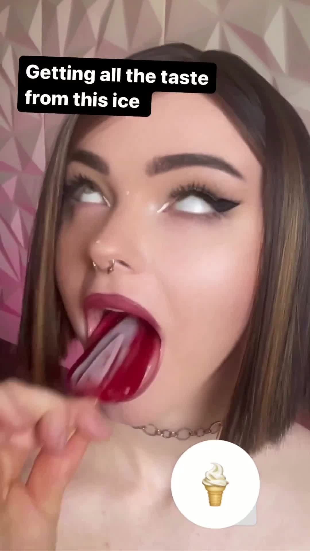 Eating Popsicle Doing Ahegao Face 🥰