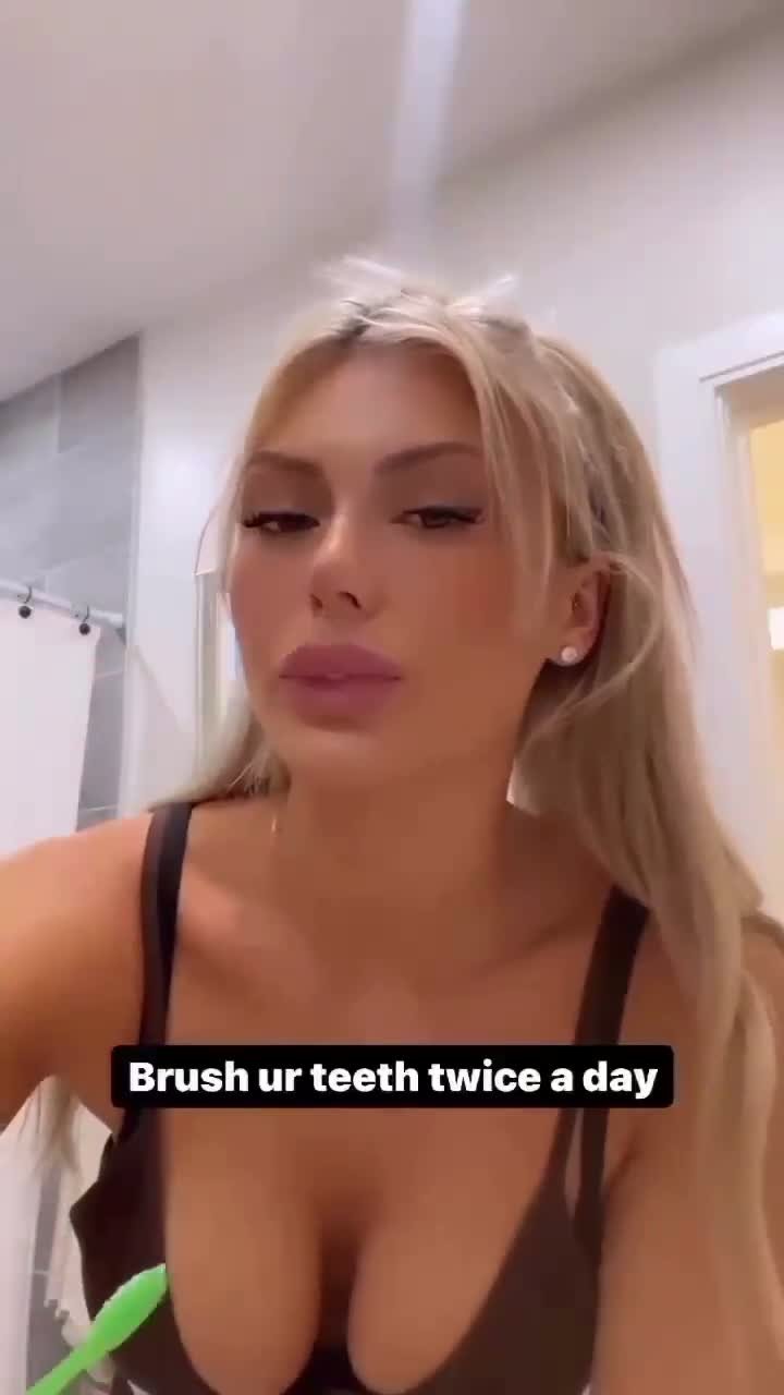 Ahegao Washing Teeth