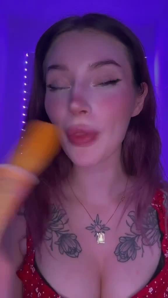 Suçage de glace et ahegao