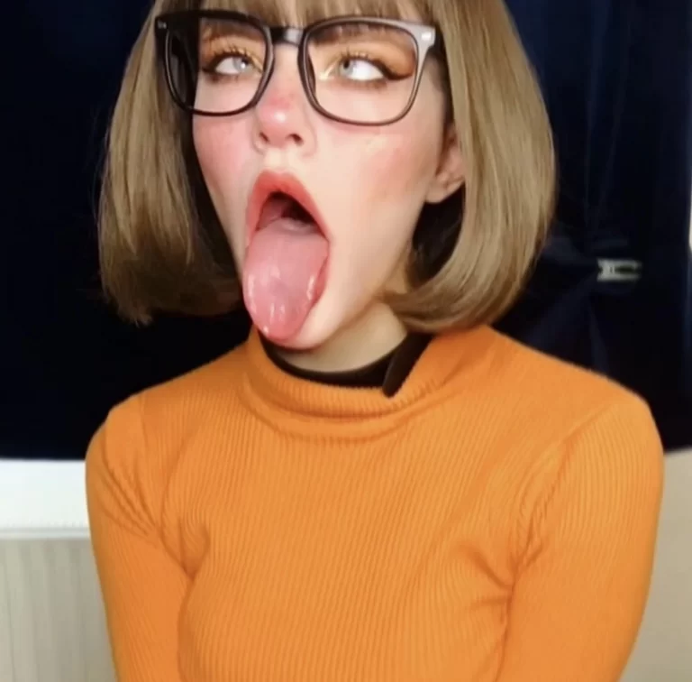 Does this orange sweater fit me well?