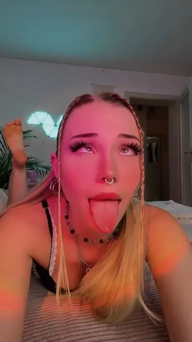 Blondielana Ahegao Face