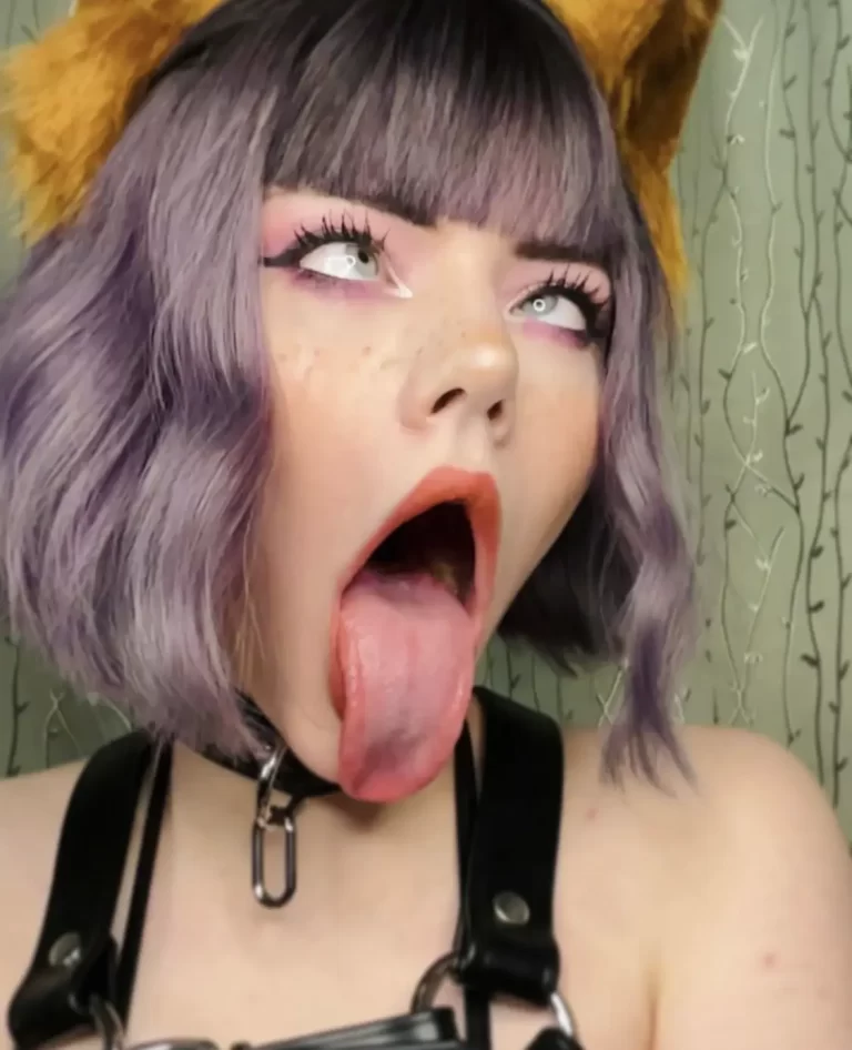 Cheeky Charm, Tongue Twirled