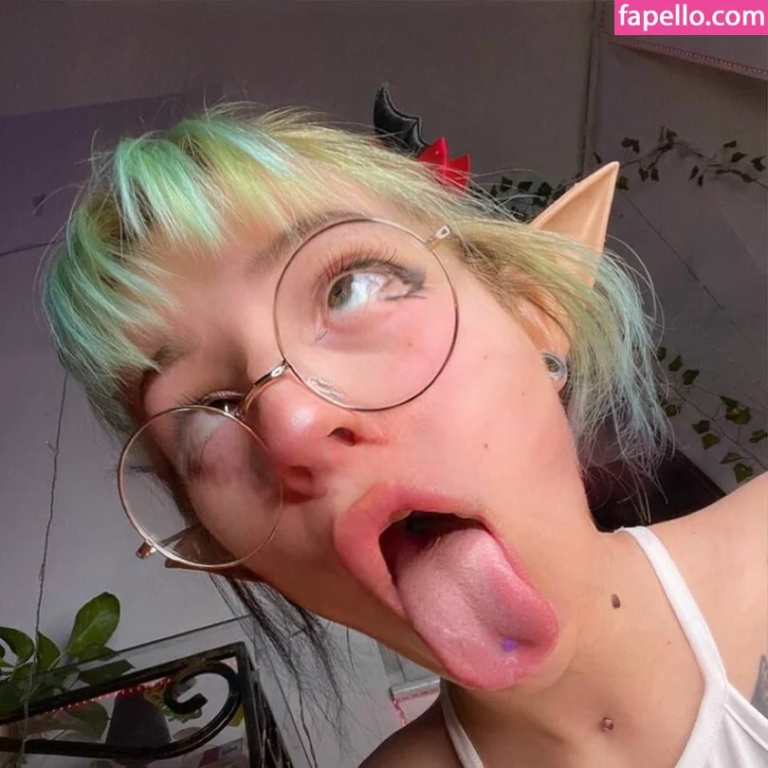 Elf with glasses ahegao
