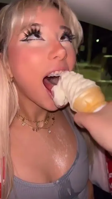 Waifumiia, Ahegao & Ice cream