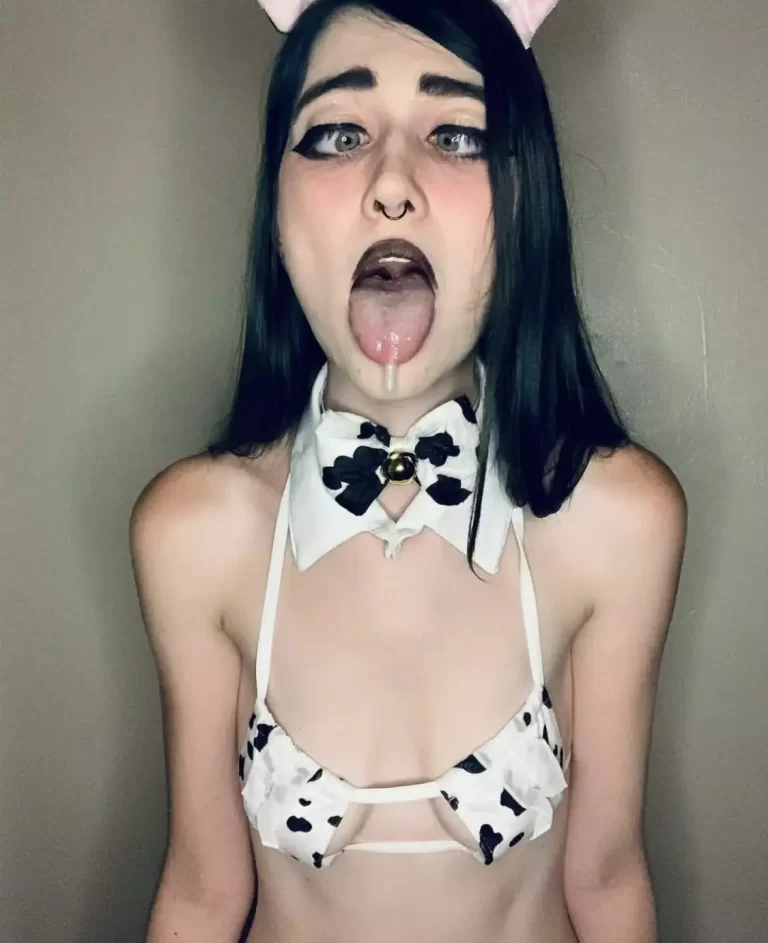Occhi birichini in ahegao gioco