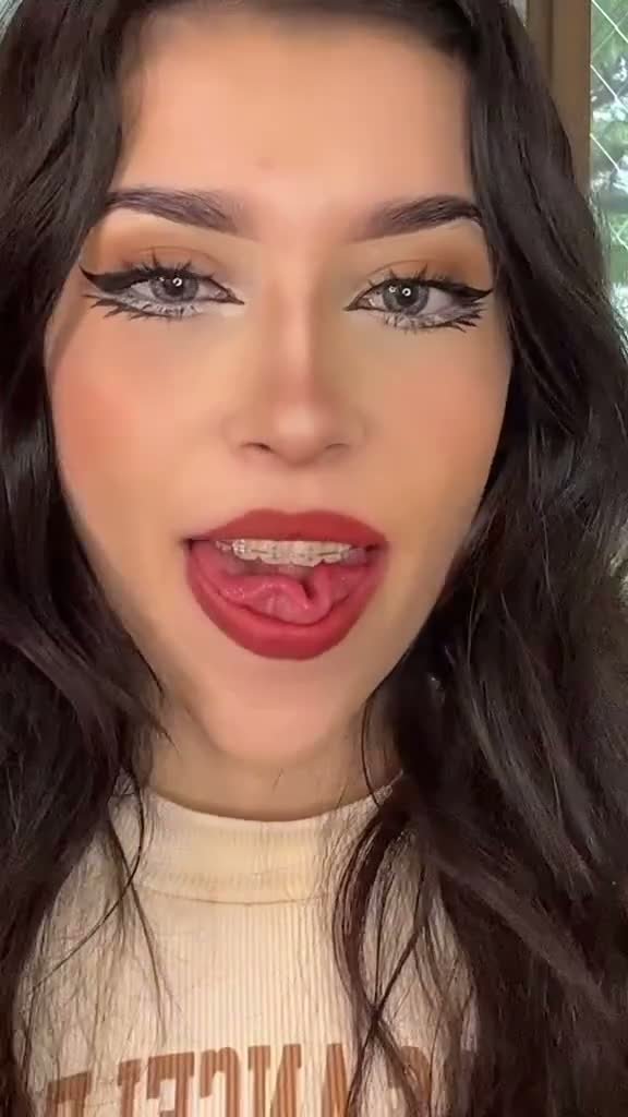 Pretty Housewheyfu doing braces ahegao