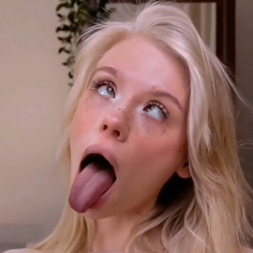 Blonde ahegao