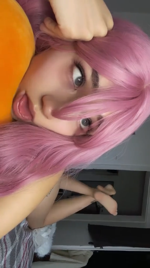 Cutie shows feet